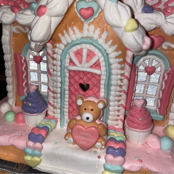 Viral 2025 pink pastels gingerbread house light up decor piece - Picture 6 of 12